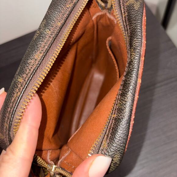 8911 LOUIS VUITTON Monogram Amazone MM Crossbody - Picture 9 of 16